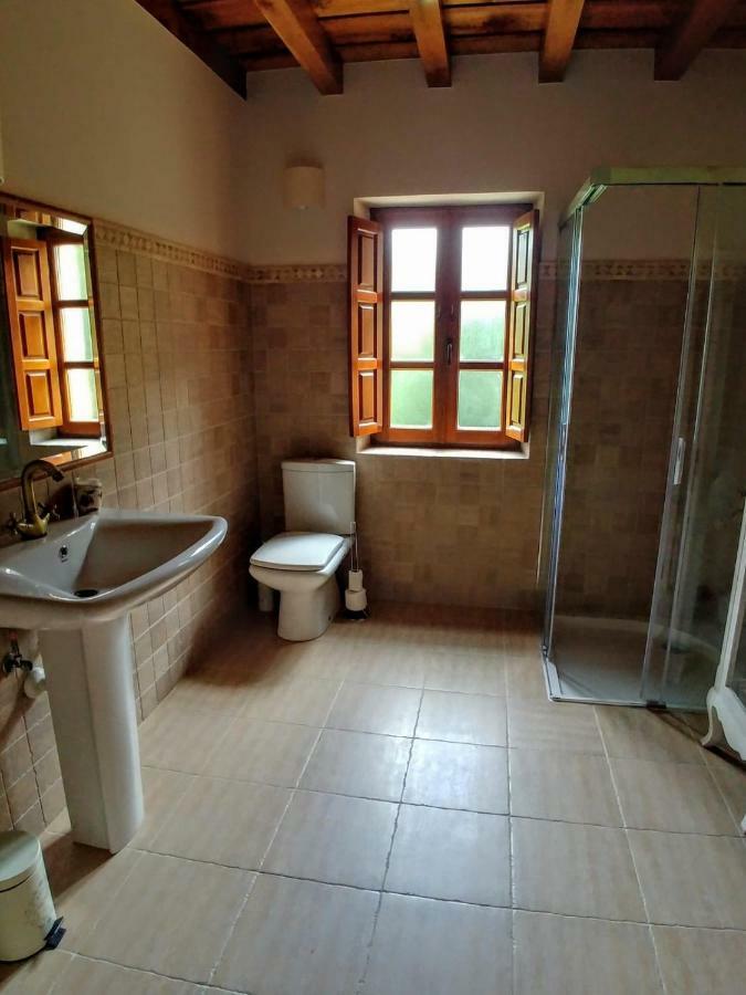 Trisileja En Novales Hotel ภายนอก รูปภาพ