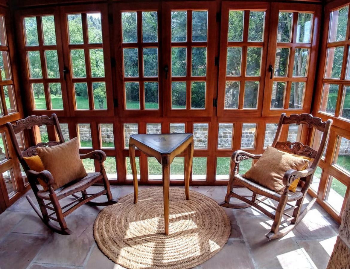 Trisileja En Novales Hotel ภายนอก รูปภาพ