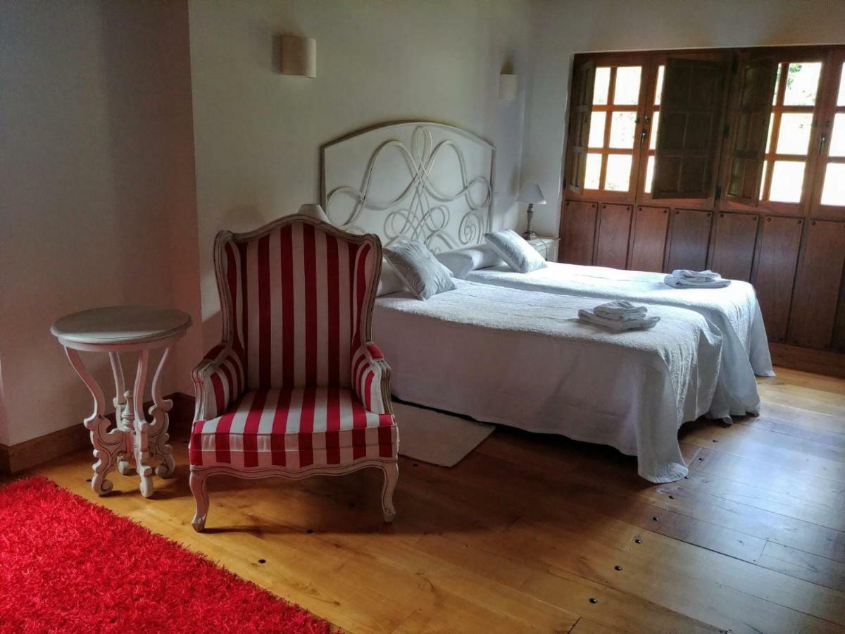 Trisileja En Novales Hotel ภายนอก รูปภาพ