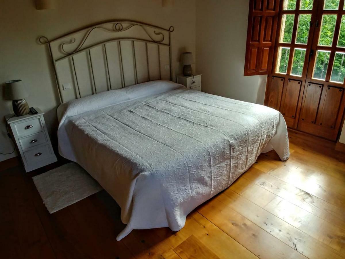 Trisileja En Novales Hotel ภายนอก รูปภาพ