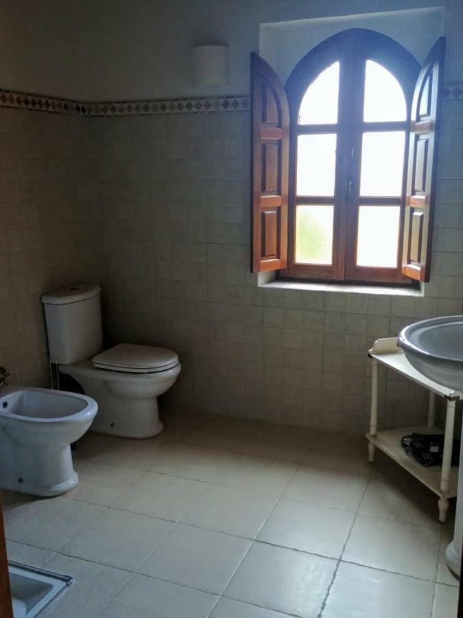 Trisileja En Novales Hotel ภายนอก รูปภาพ