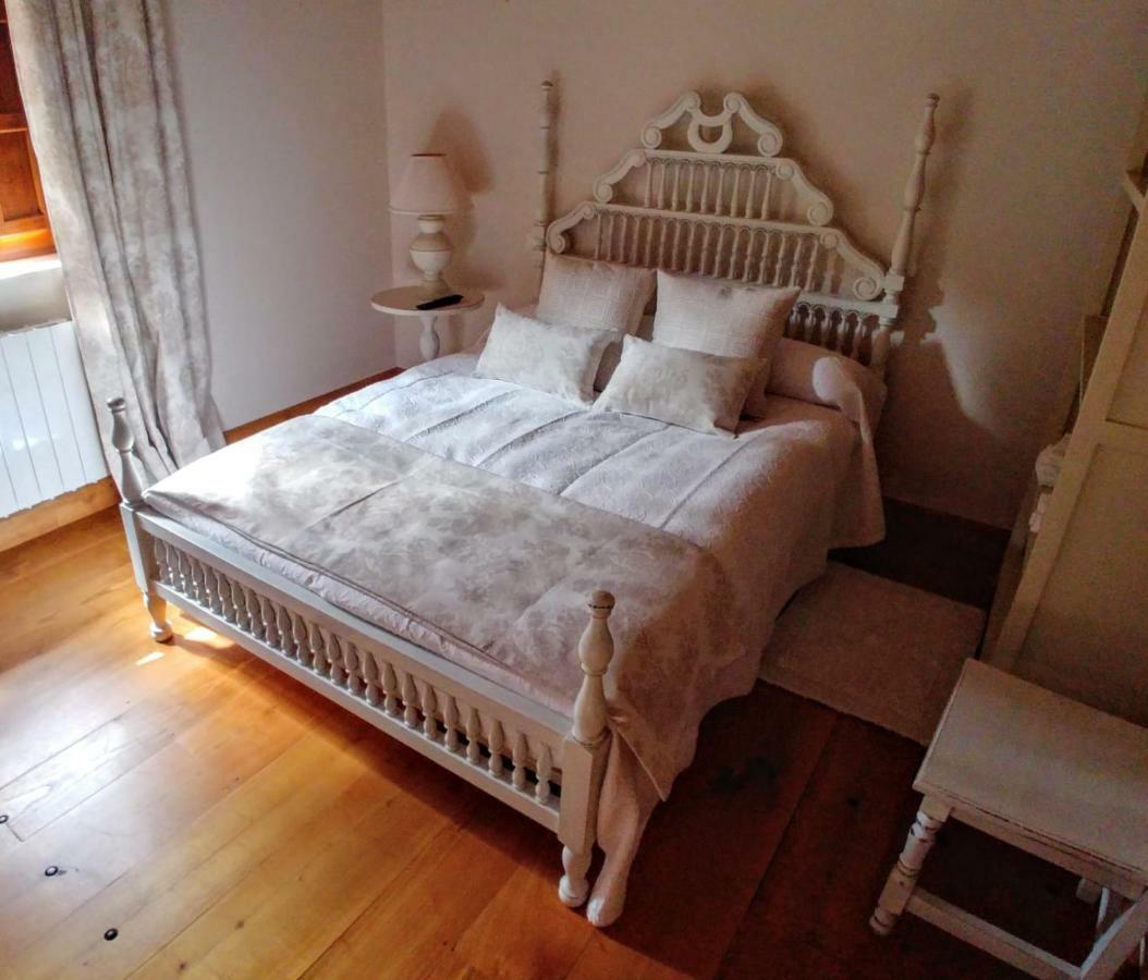 Trisileja En Novales Hotel ภายนอก รูปภาพ