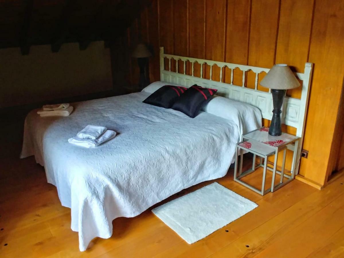 Trisileja En Novales Hotel ภายนอก รูปภาพ